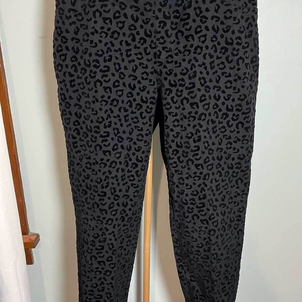 Isaac Mizrahi Black Leopard Print Pants